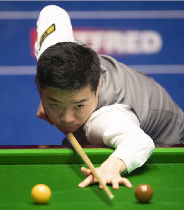 而看台外 而看台外